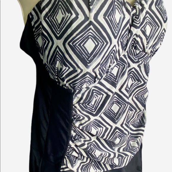 Tropical Escape Women’s One Piece Bathing Suit 12  Geometric Print Black & White - Picture 3 of 10